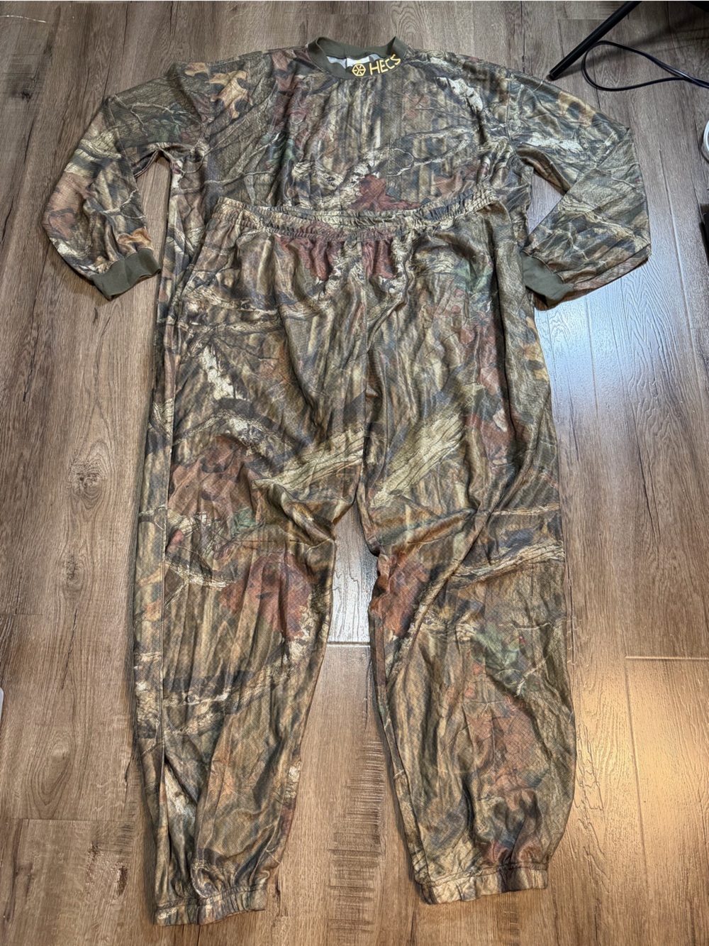 Realtree camouflage clothing set: pants and long-sleeved shirt